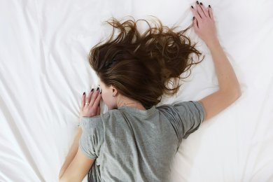 Як допомогти шкірі відновитися під час сну: 5 корисних порад